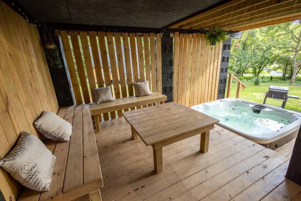 Valhalla Cabins Aframes With Hot Tubs & Sauna Cosby Bagian luar foto